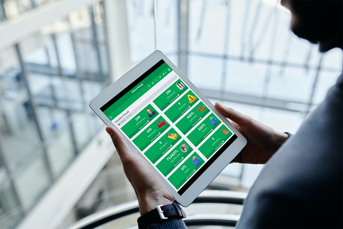 AsTakip yönetim panelinin tablet görünümü